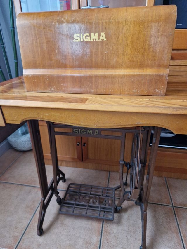 Máquina de coser SIGMA modelo N