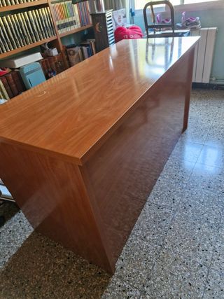 MESA Y CAJONERA ARTESANAL EN MADERA NOBLE