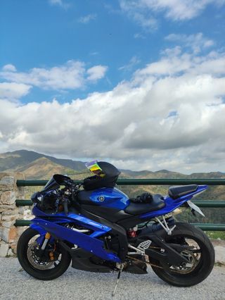 YAMAHA R6