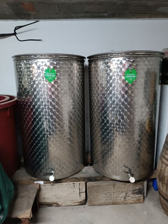 2 Bidones inox vino