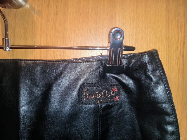 Falda negra polipiel. Talla 40