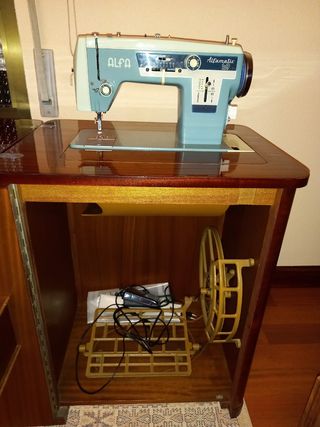 Maquina de coser Alfa