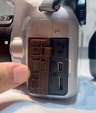 ¡Cámara Canon EOS 1300D! En perfecto estado 📸✨