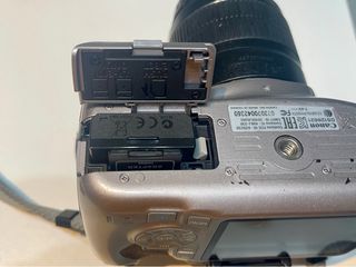 ¡Cámara Canon EOS 1300D! En perfecto estado 📸✨