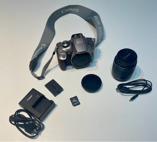 ¡Cámara Canon EOS 1300D! En perfecto estado 📸✨