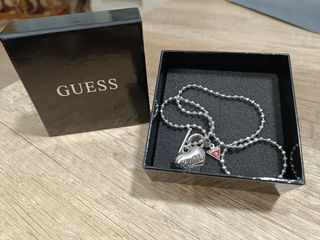 Collar GUESS corazón plateado
