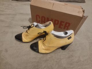 Zapatos abotinados CAMPER