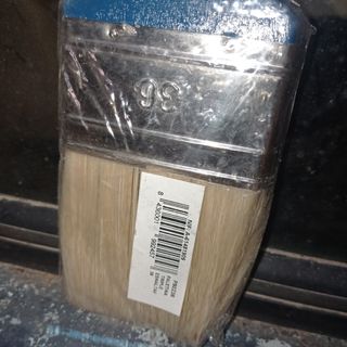 Pincel y brocha barniz y esmalte al agua