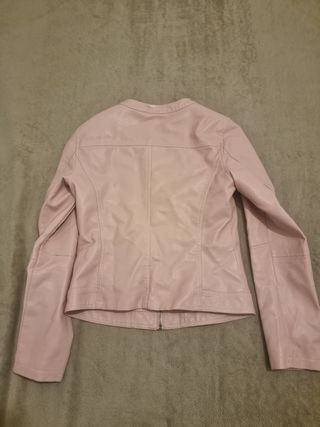 Cazadora efecto polipiel rosa