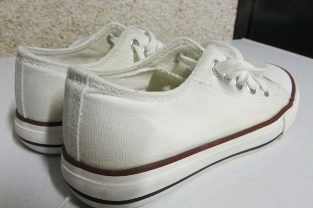 Zapatillas de lona blanca con puntera Talla 32