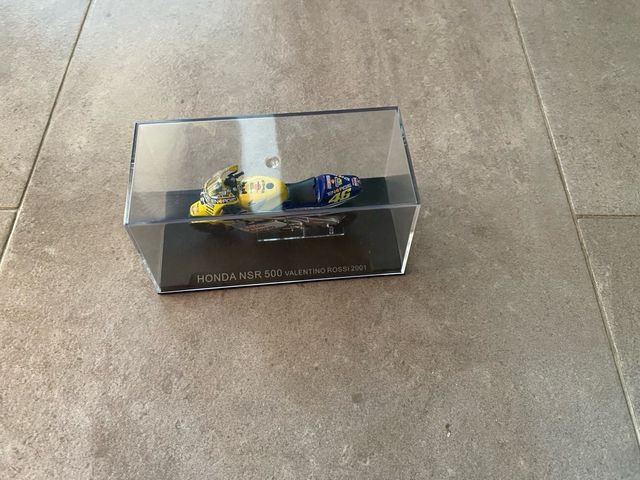 Miniatura moto Valentino Rossi 2001