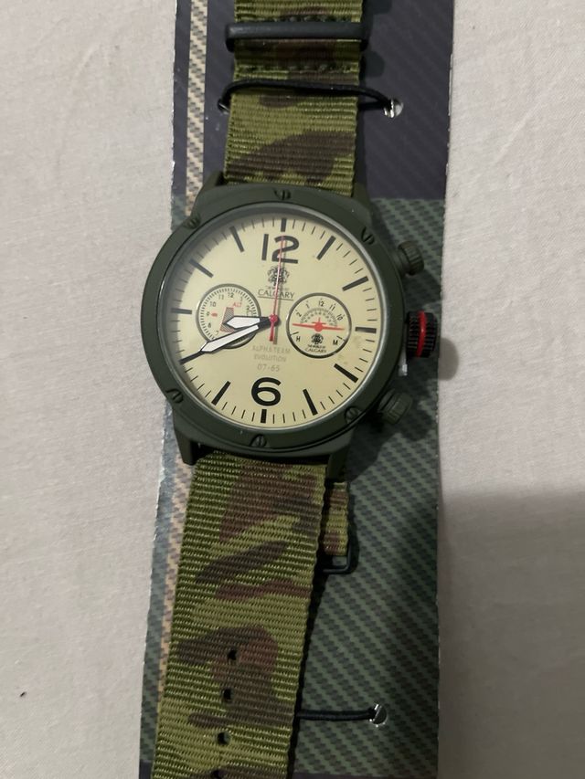Reloj  de puño  calgary  militar