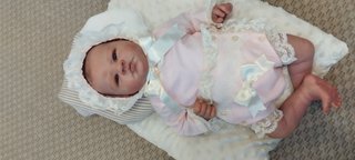 Bebé reborn niña