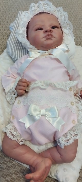 Bebé reborn niña