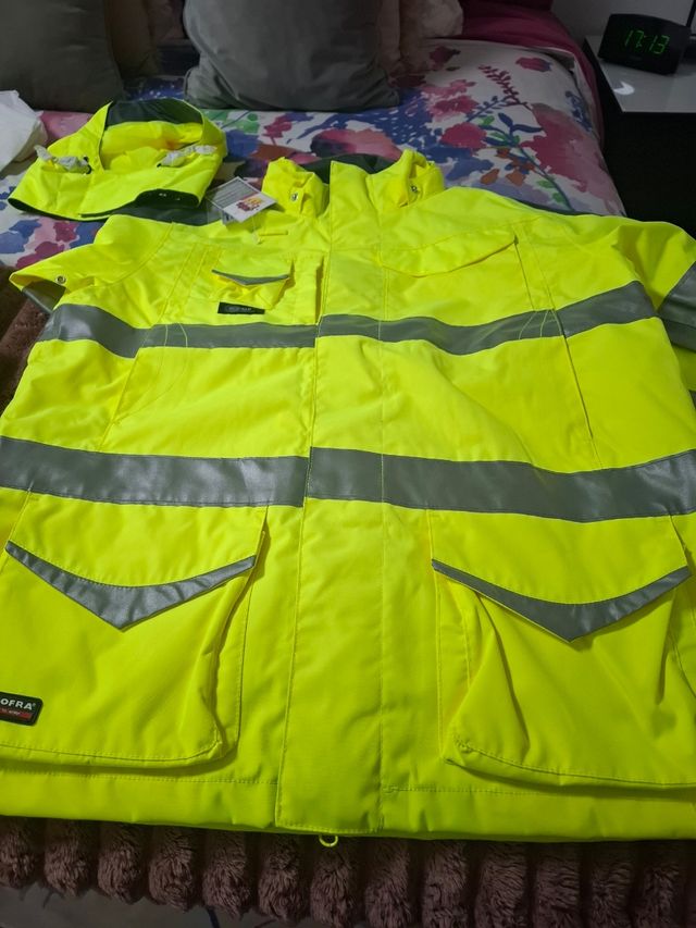 Chaqueta y chaqueton para frio y lluvian cofra V24