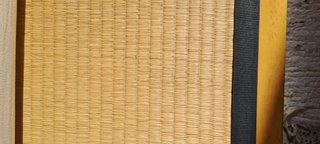 Cama tatami + futon + mesa de noche