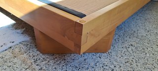 Cama tatami + futon + mesa de noche