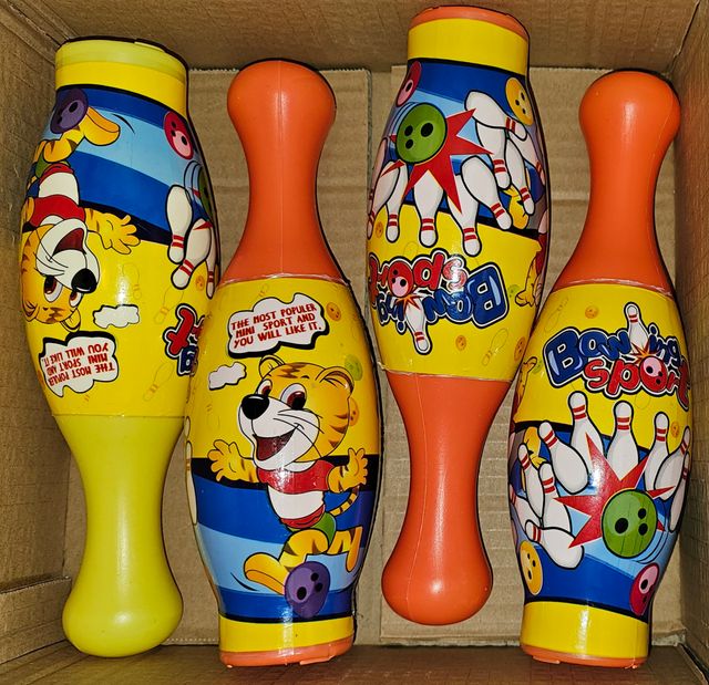 Juego de Bolos de Plástico + 2 Pelotas