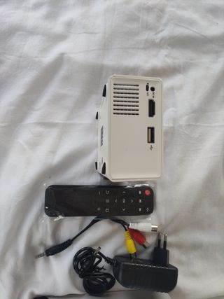 Mini Proyector Led Blanco y Negro