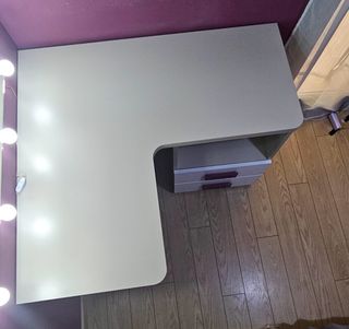 Litera superior, Mueble ropero y escritorio 