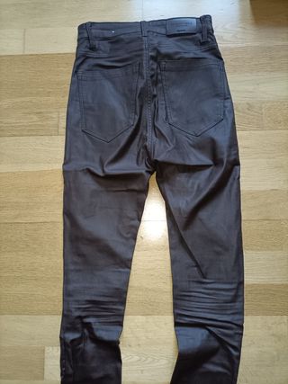 Pantalón encerado Stradivarius mujer