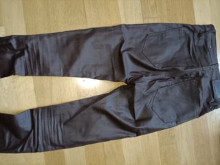 Pantalón encerado Stradivarius mujer