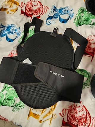 Casco y chaleco hípica caballo