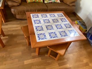 Conjunto de Mesa de madera y cerámica.