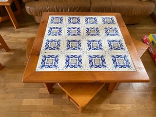 Conjunto de Mesa de madera y cerámica.