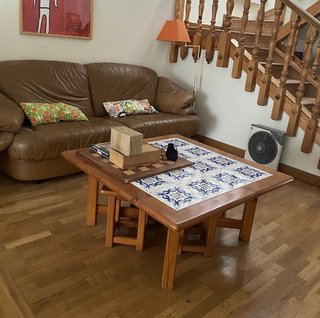 Conjunto de Mesa de madera y cerámica.