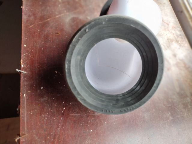 Conector para inodoro