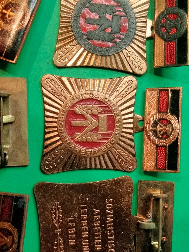 lotto di 8 medaglie DDR medaglia brigata del lav