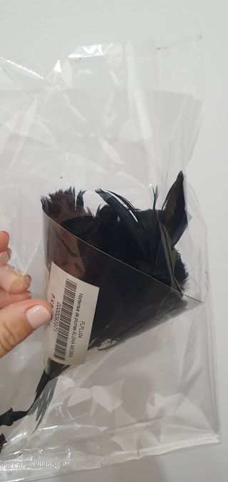 Hortensia de plumas negras pamela/tocado