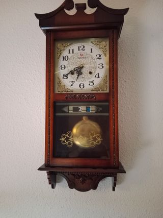 Reloj de pendulo antiguo frontier
