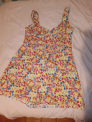 Mono de flores