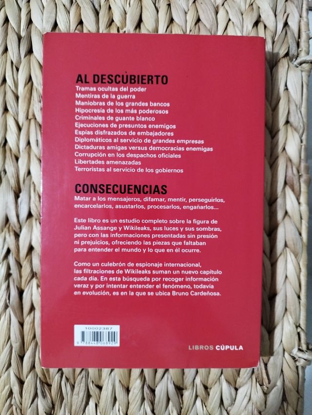 W de Wikileaks. Conspiración. Periodismo.