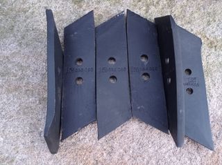 6 puntas de arado kverneland  y 12 tornillos