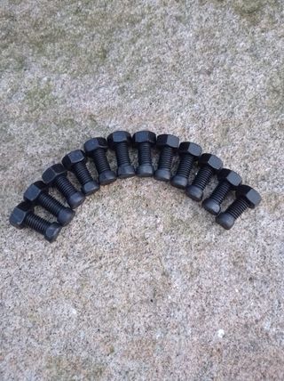 6 puntas de arado kverneland  y 12 tornillos