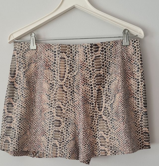Minifalda pantalon de piel Zara
