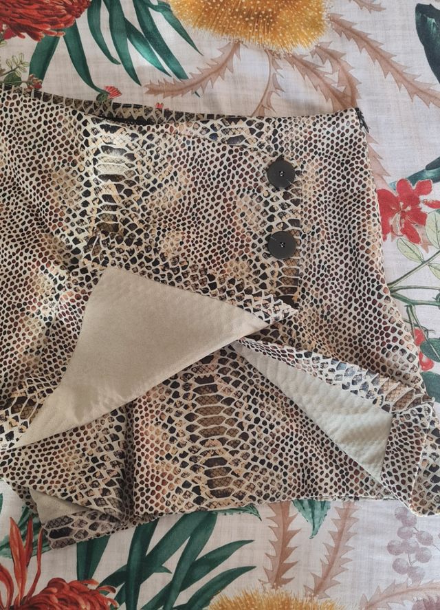 Minifalda pantalon de piel Zara