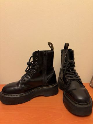 Botas Dr Martens con plataforma Jadon