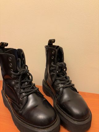 Botas Dr Martens con plataforma Jadon