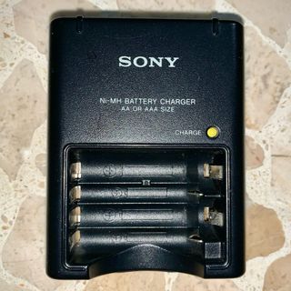 Cargador Ni-MH AAA y AA SONY BC-CS2B