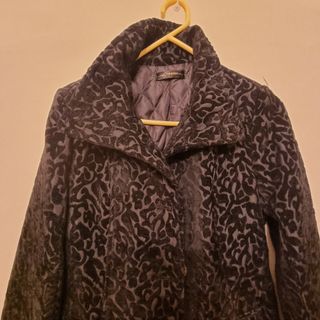 Abrigo negro brocado