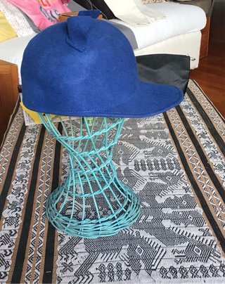 Cappello in lana bluette tipo fantino