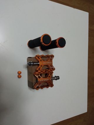 PIEZAS DE BICICLETA POR LOTE O SUELTAS.