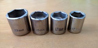 Taladro electrico Bosch + tornilleria + caja