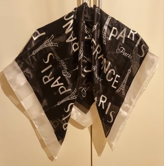 Foulard quadrato con scritte Paris France