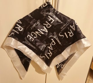 Foulard quadrato con scritte Paris France