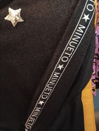 Sudadera negra minueto